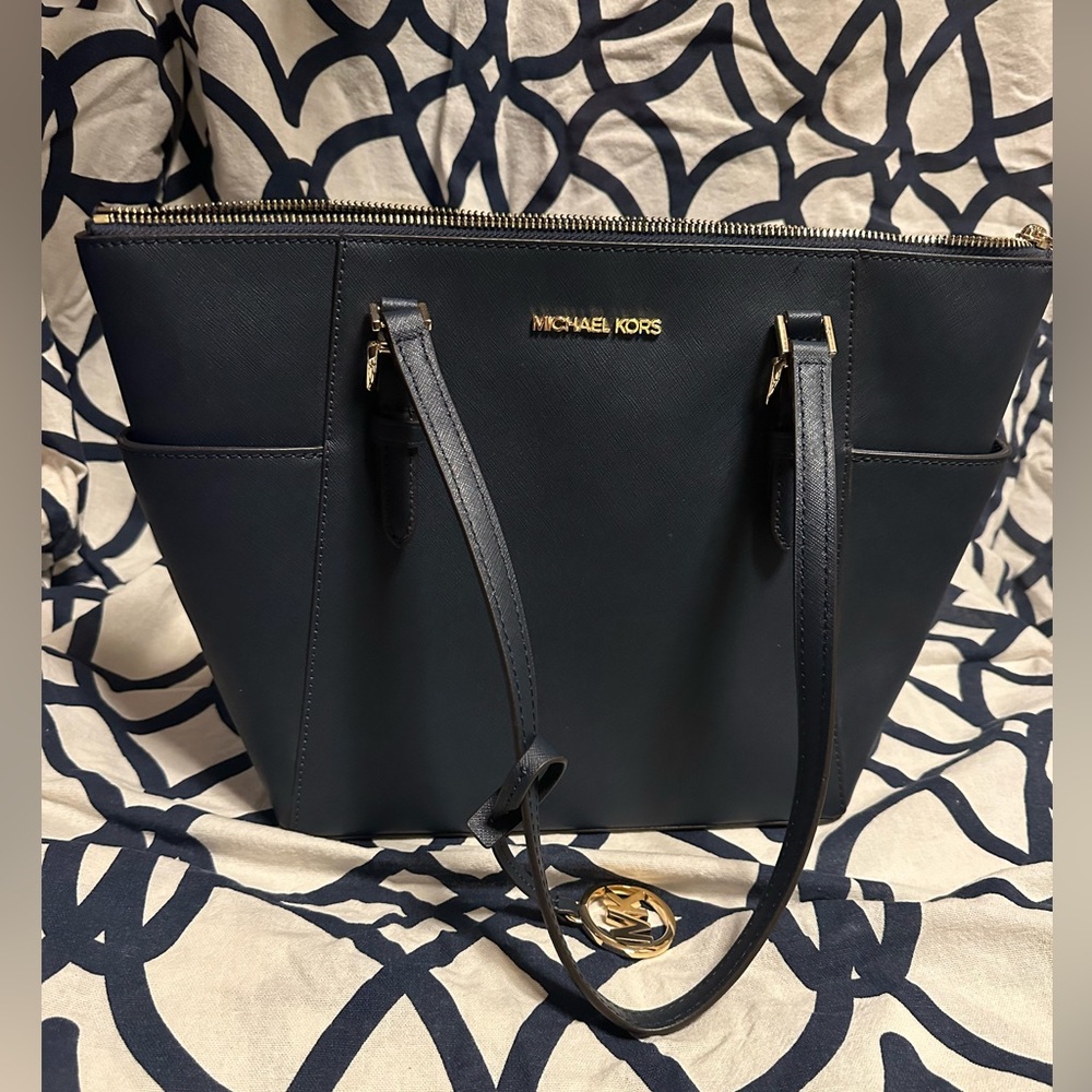 {46} NWOT Discontinued $399 Michael Kors Charlotte Large Top Zip Tote navy